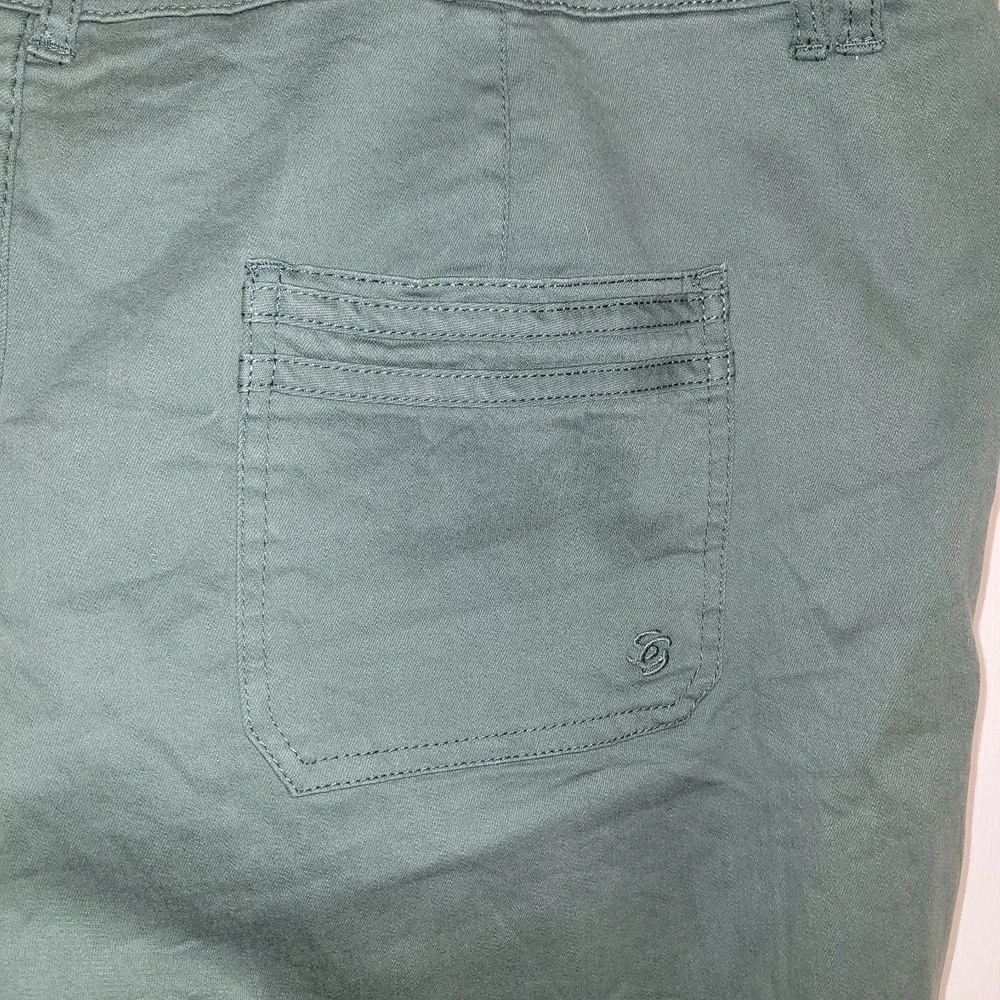 Susan Graver Straight Leg Jeans Green Women Size 26WP‎ Cropped Casual Pants